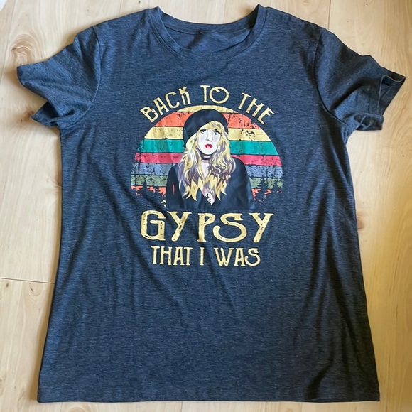 🎵 BACK TO THE GYPSY THAT I WAS Stevie Nicks Fleetwood Mac new w/o tags T-shirt! - Picture 2 of 6